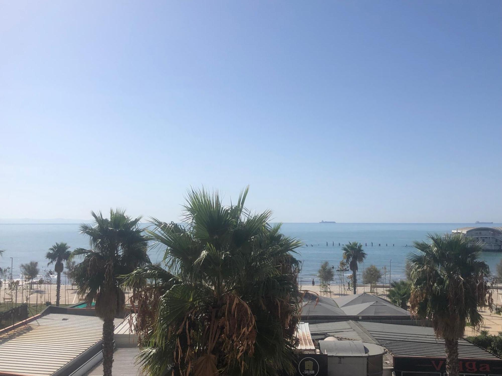 Vollga Four Seasons Apartment Durrës Eksteriør billede