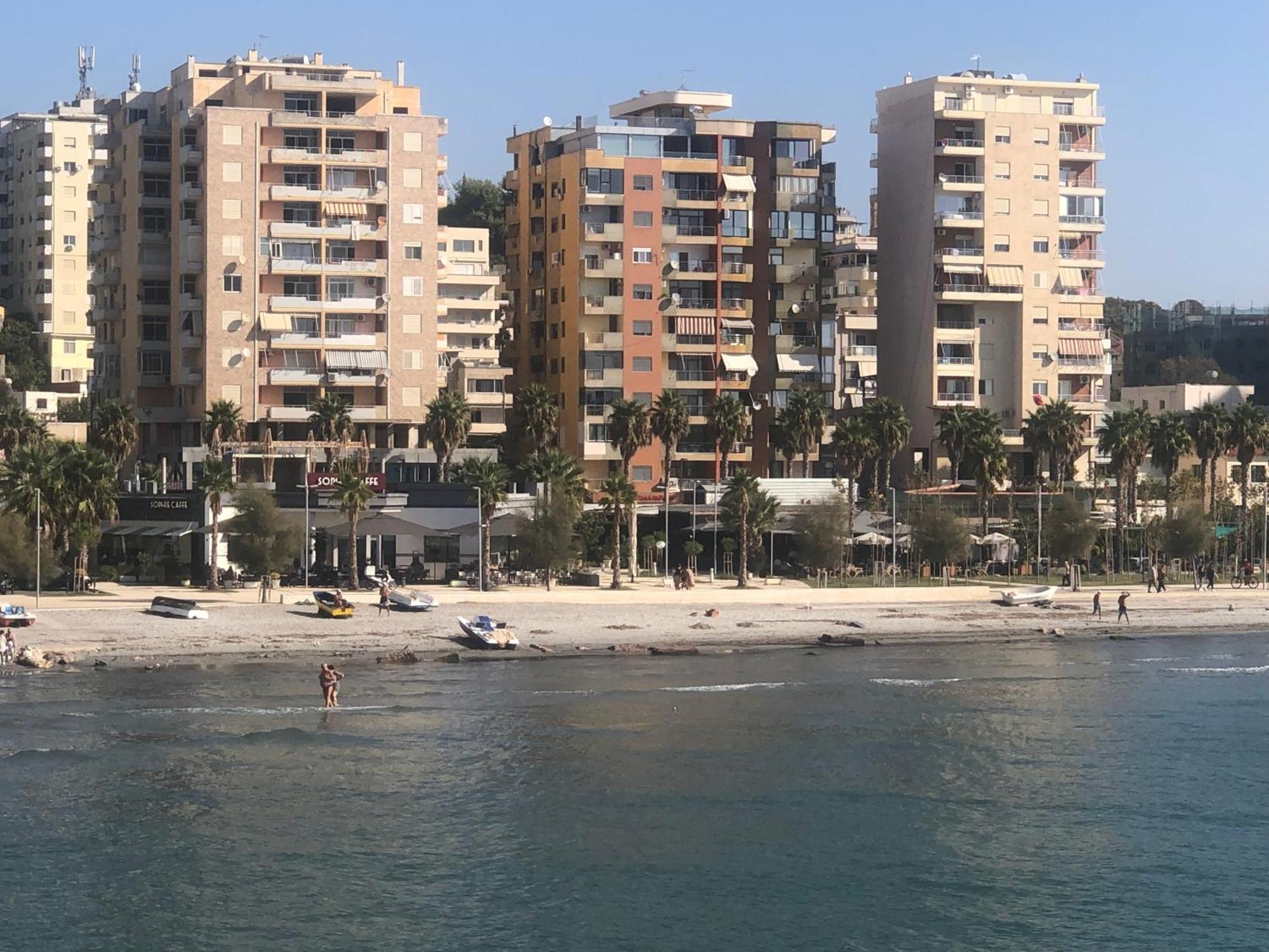 Vollga Four Seasons Apartment Durrës Eksteriør billede
