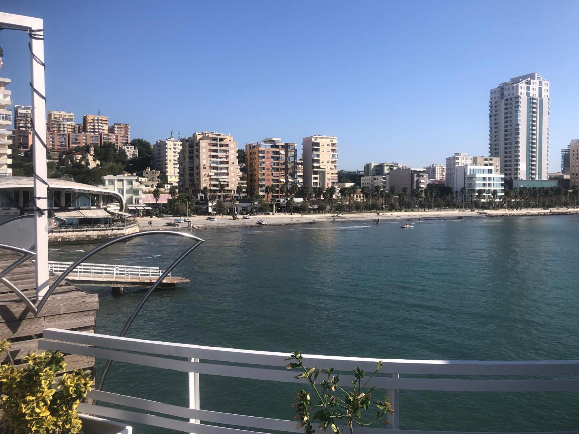Vollga Four Seasons Apartment Durrës Eksteriør billede